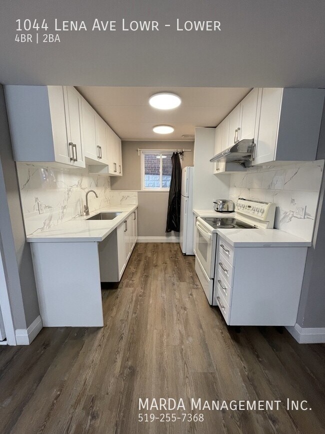 Photo - MODERN 4 BED/2 BATH LOWER UNIT- WEST END + 50% OF UTILITIES Unité Lower