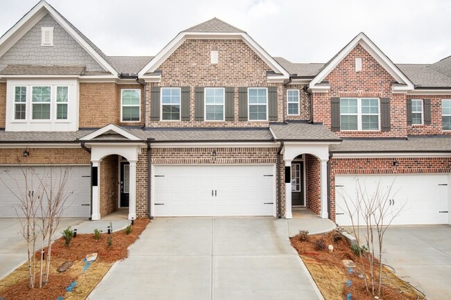 Building Photo - Beautiful 3 bedroom townhome in Sugar Hill close to Hwy 85!