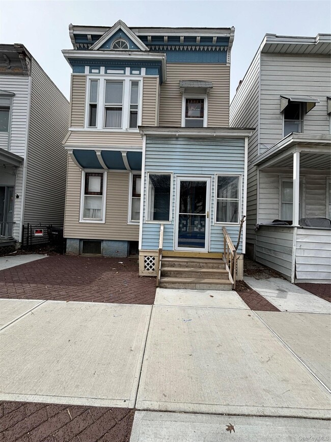 Building Photo - 135 5th Ave