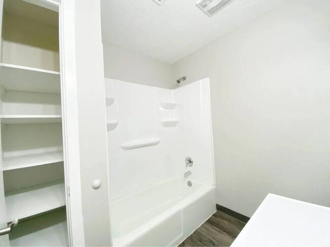 Fontainebleau Apartments