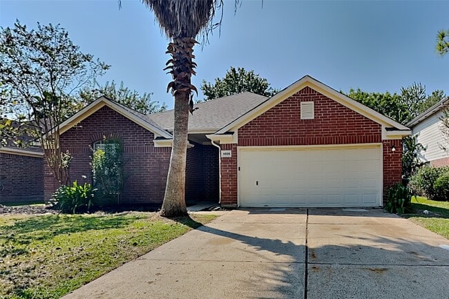 Building Photo - 4926 Linden Pl