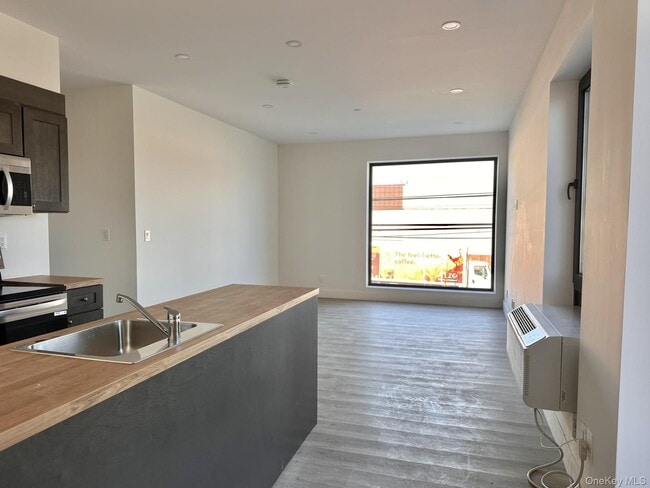 Photo - 362 W Merrick Rd Unit 201