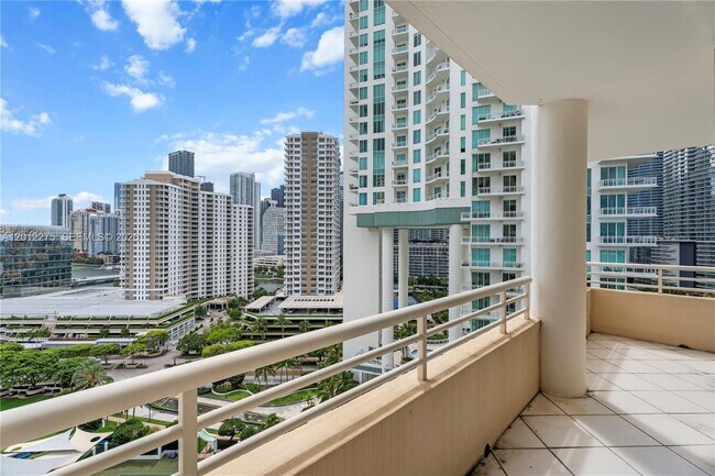 Photo - 888 Brickell Key Dr Unidad 1702