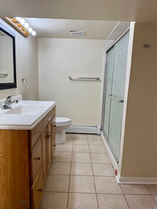 Photo - 5800 N Melvina Ave Unidad G