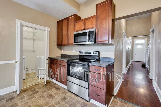 Photo - 527 W 26th St