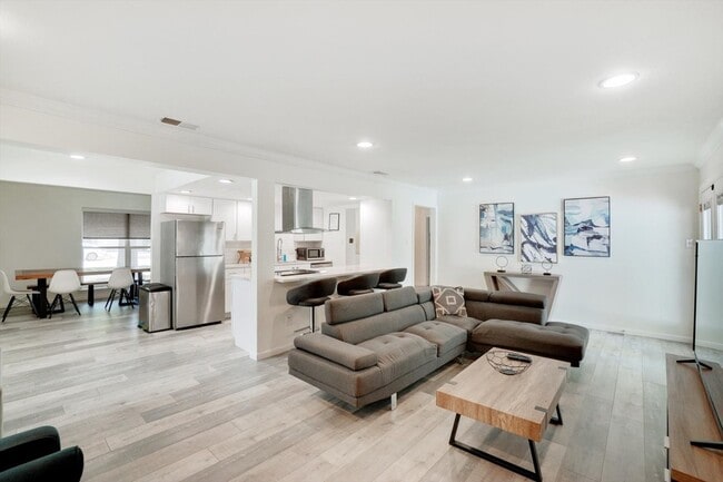 Photo - 742 Austrian Rd