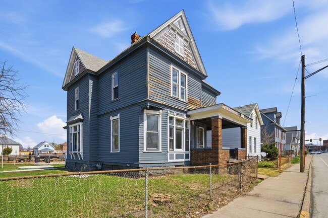 Photo - 1405 7th Ave