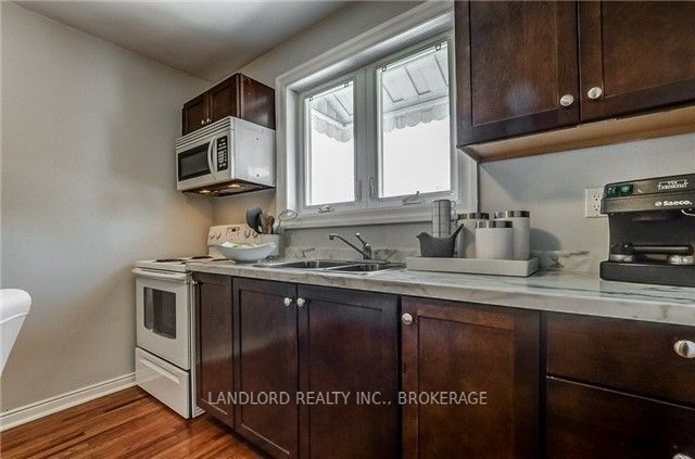 Photo - 28 Holwood Ave Unité Upper