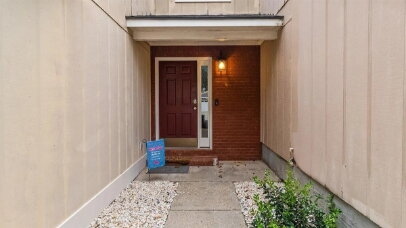 Charming 2-Bedroom, 2.5-Bathroom Townhome with Community Pool! Available TODAY!