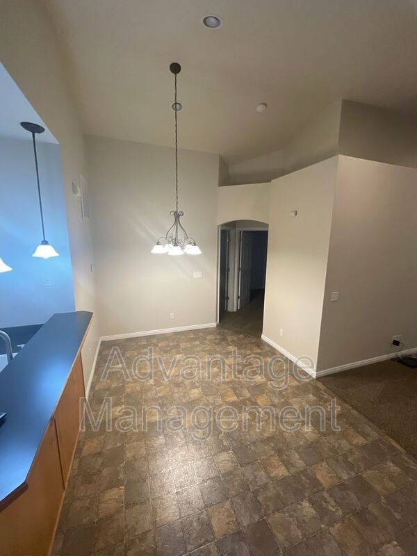 1061 Canyon Meadow Dr Unit 4