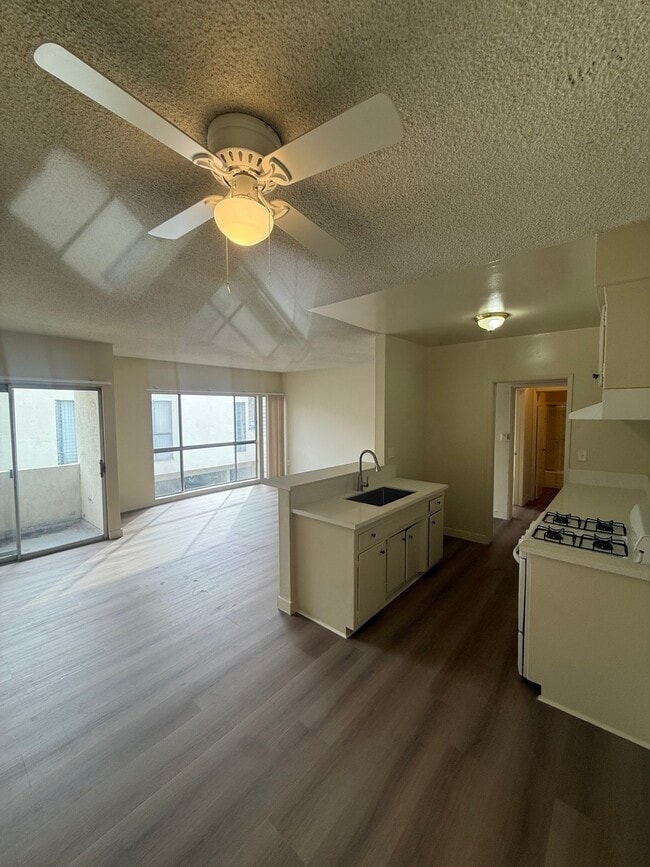 Photo - 1661 W 219th St Unidad 3