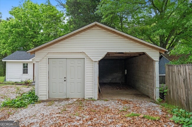 Photo - 734 W College St