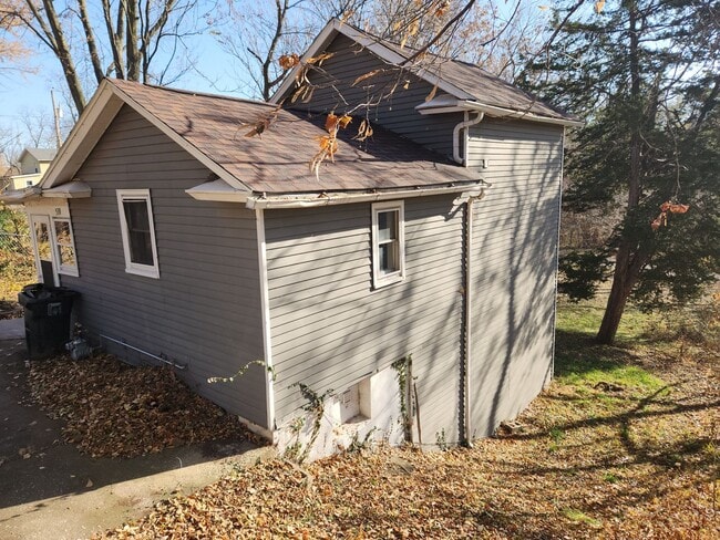 Building Photo - 2 Bedroom 2Bathroom House