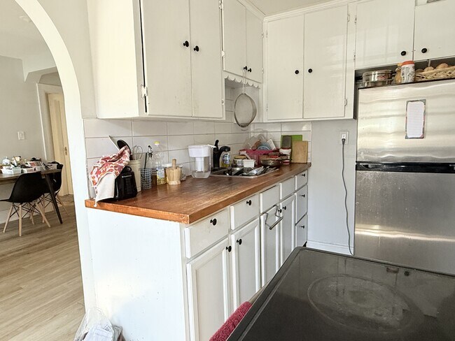 Photo - 74 Hanna St W Unit 1 B