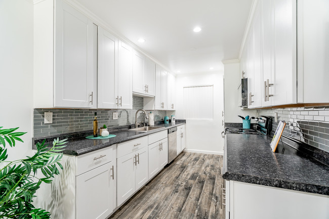 3 Bdrm Kitchen - Palm View Village Gardena Apartments
