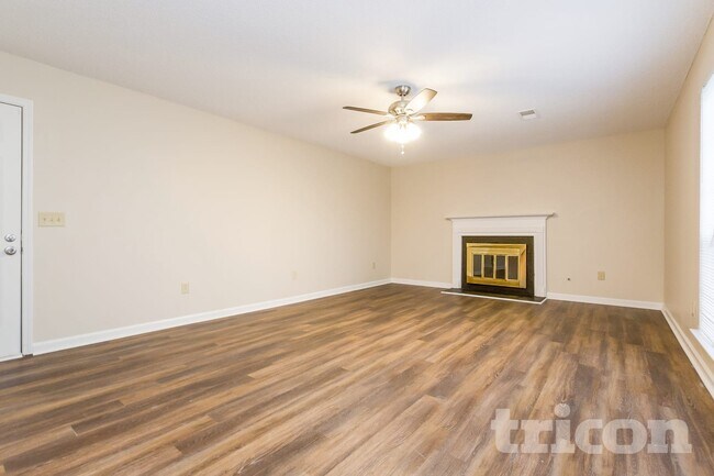 1290 Baywood Glen