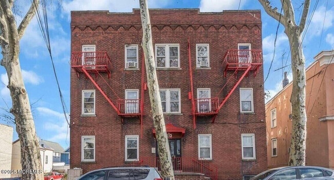 Building Photo - 720 Cortlandt St Unit Apt 5