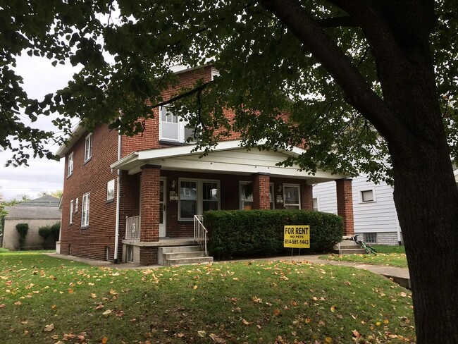 Building Photo - 908 Thomas Rd Unit Duplex