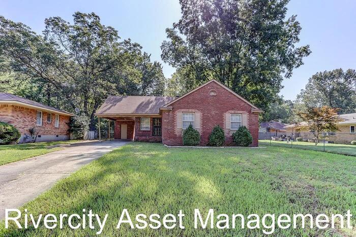 Charming 3-Bedroom Home with Fenced Yard &... - Charming 3-Bedroom Home with Fenced Yard &...