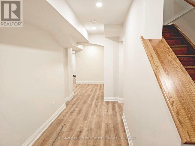 Photo - 11 Manhattan Ct.