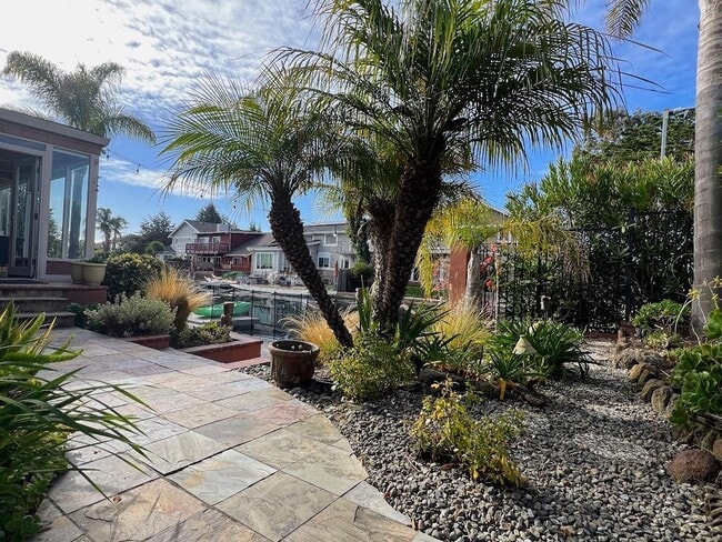 Building Photo - 150 Flying Mist Isle