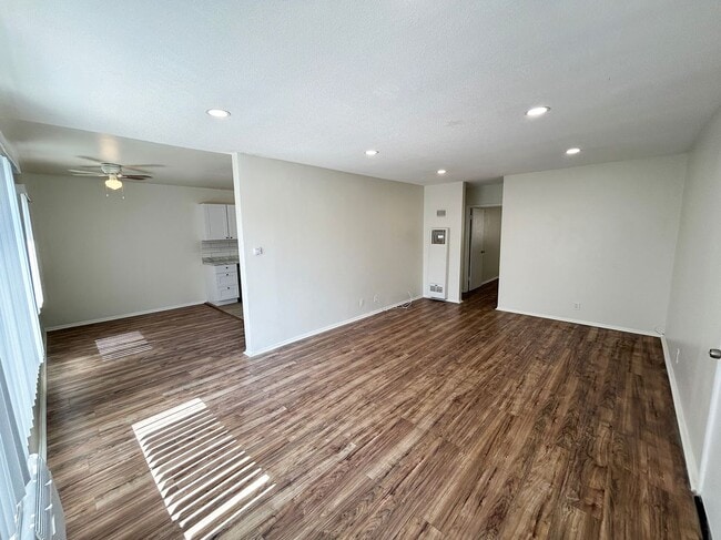 Photo - 10237 Commerce Ave