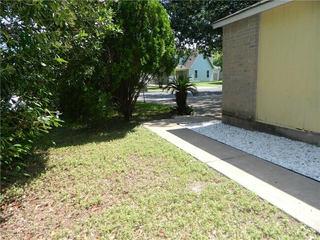 Photo - 8804 Springmail Cir