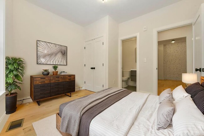 Building Photo - 200 Maverick St Unit #1 Rental