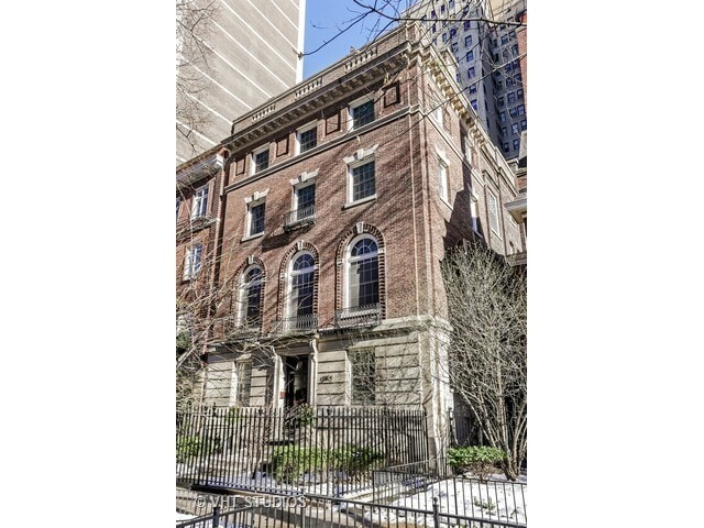 Building Photo - 1505 N Astor St Unit B Rental