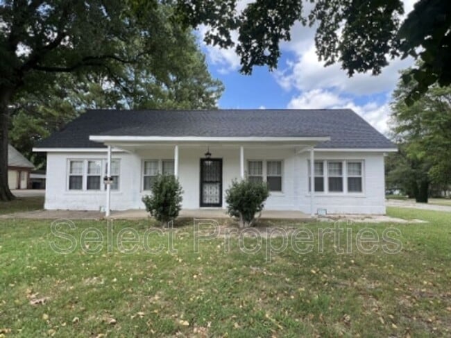 Building Photo - 1600 W Nettleton Ave Rental