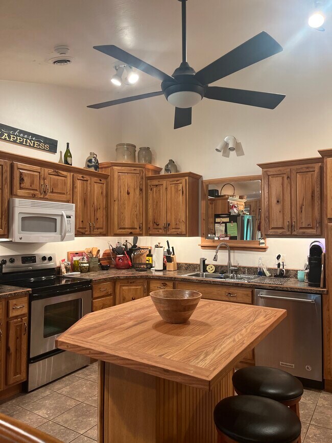 Photo - 115 Saint Clair Ct Unit 115 St Clair Court