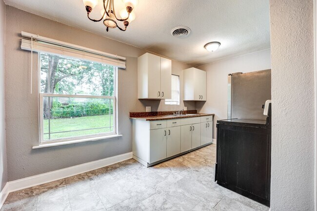 Photo - Freshly Updated 3 Bedroom House