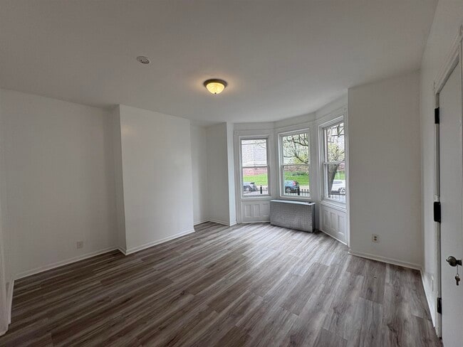 Photo - 139 Clifton Ave Unidad 1