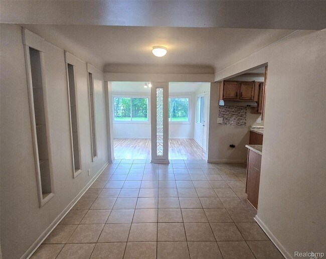 Photo - 28291 Pierce St