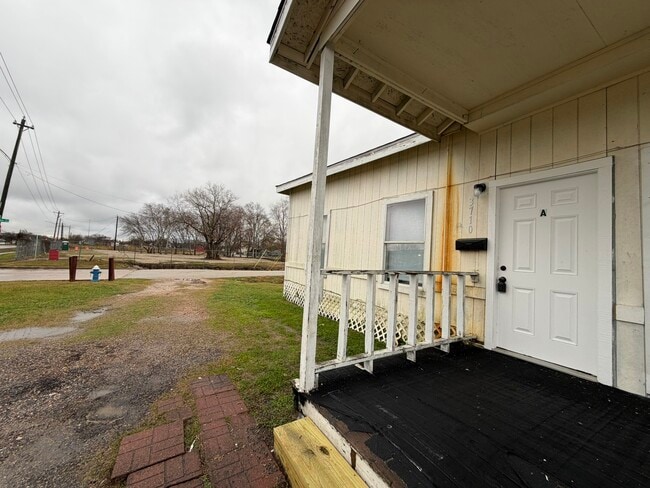 Building Photo - 3710 Holmes Rd