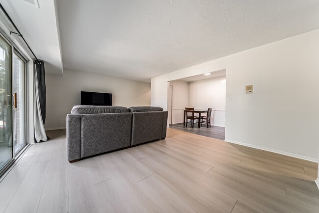 Photo - 1930 King James Pkwy