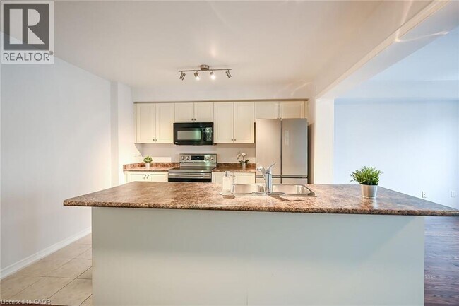 Photo - 7 Sirente Dr