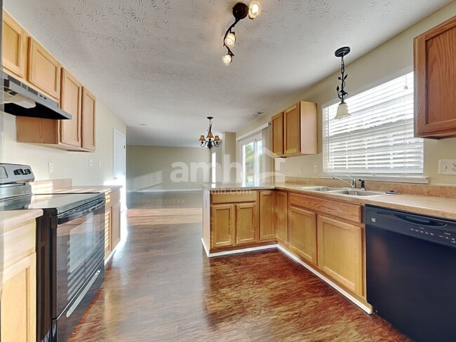 Photo - 2452 Featherston Ct