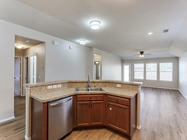 1905 Morning Dove Dr