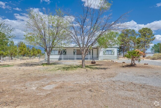 Building Photo - Three bed, 2 full bath, manufactured home ...