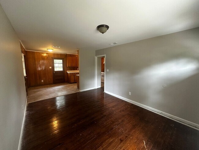 Photo - Very spacious 3bed/1bath home!