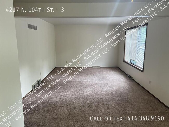 Photo - 4217 N 104th St Unidad 3