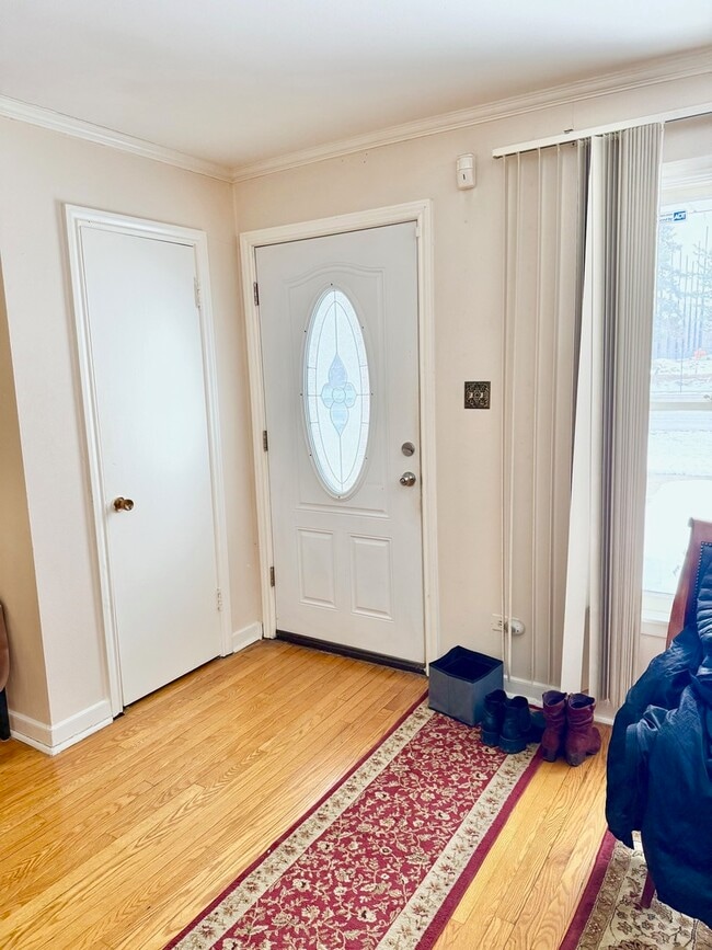 Photo - 2909 Oakton St