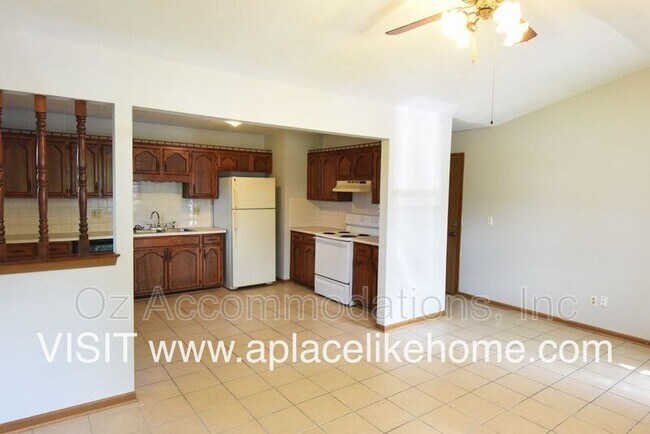 Photo - 109 SE Greystone Dr