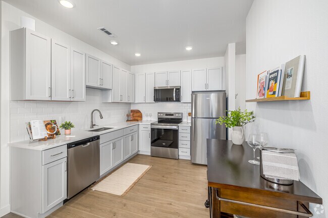 A2 1BR, 1BA - 678SF - Kitchen