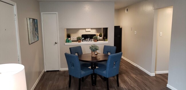 Photo - Landmark Apartments