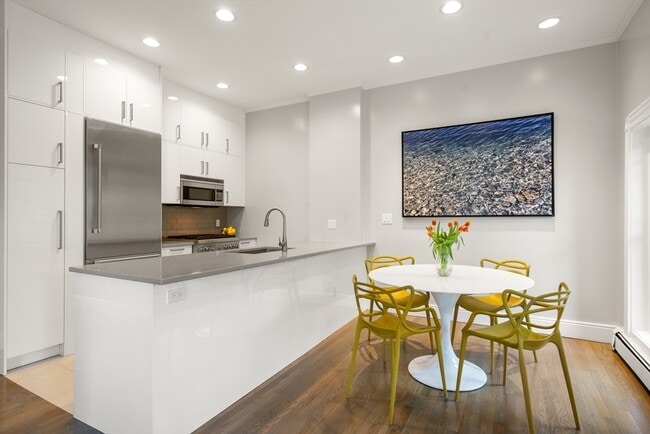 Building Photo - 203 St Botolph St Unit 4