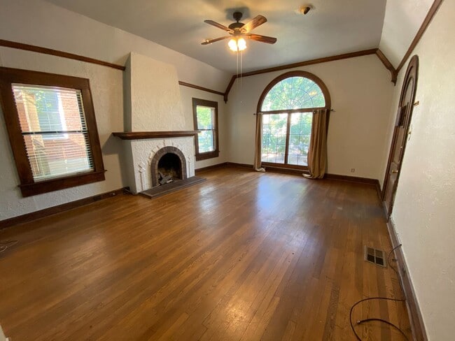 Building Photo - 2830 San Gabriel St Unit A & B