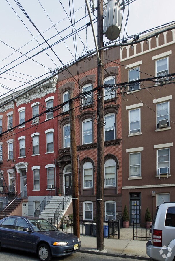 Photo - 613 Hudson St