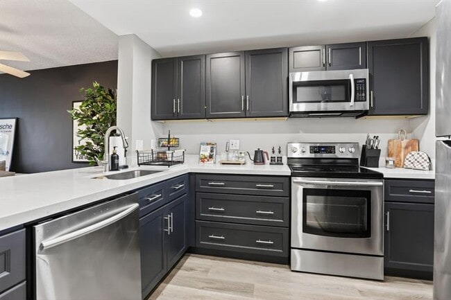 Building Photo - 2309 S Cypress Bend Dr Unit 512C Rental